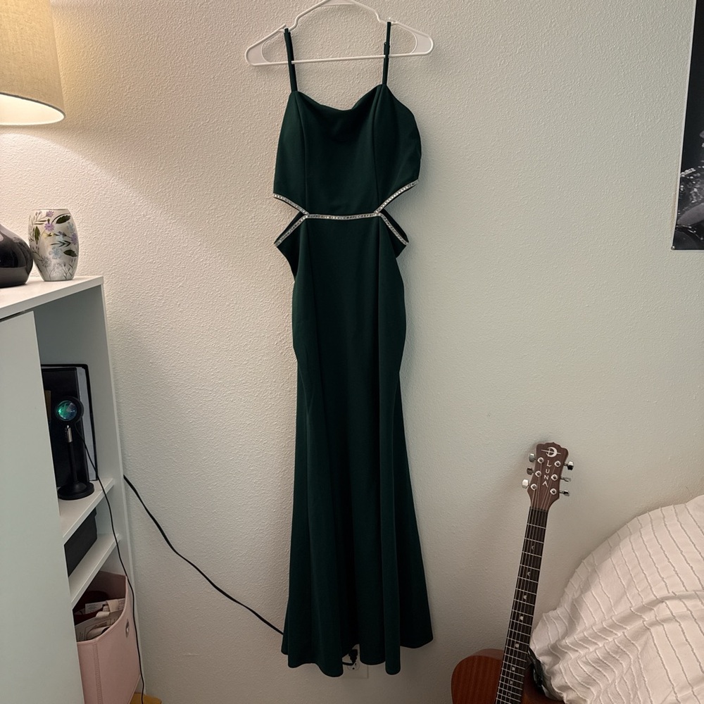 BCX Green Spaghetti Strap Backless Gown